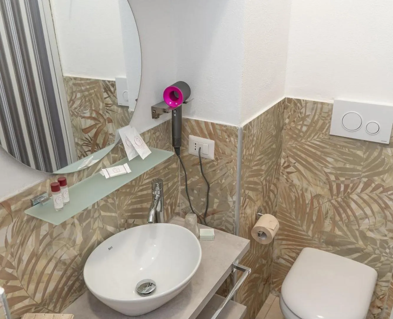 ***  The Sun Hotel Boutique Napoli Italy